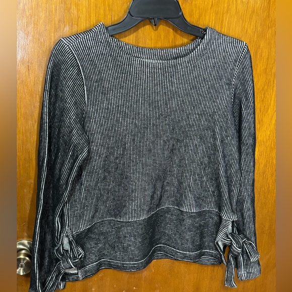 Madewell Tops - Madewell French rib side tie black pull over chunky small luxury romantic shirt